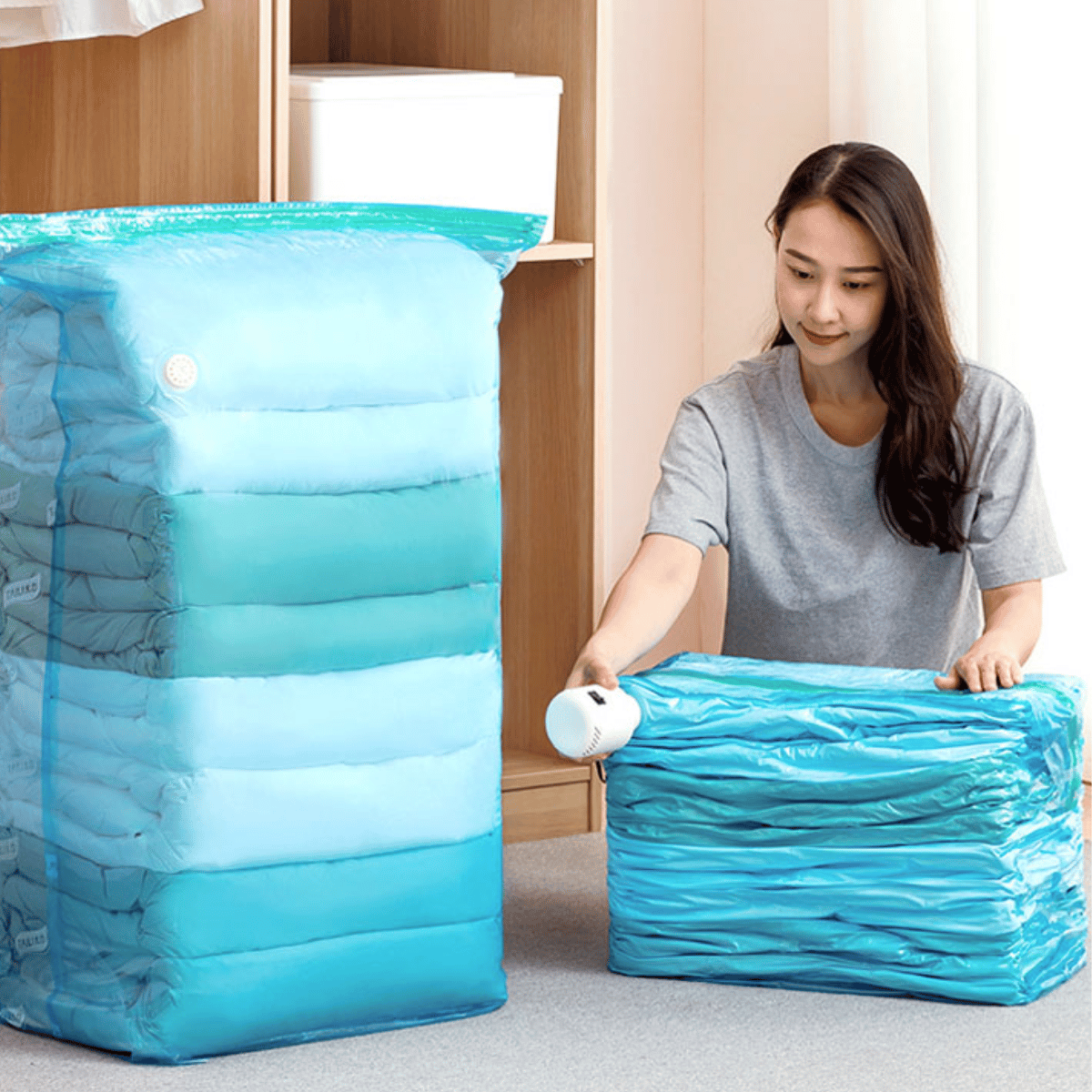 AirBaker 10 Pack (Medium) Vacuum Storage Bags, Space Saver Sealer Bags for  Clothes Comforters Blankets Pillows with Travel Hand Pump